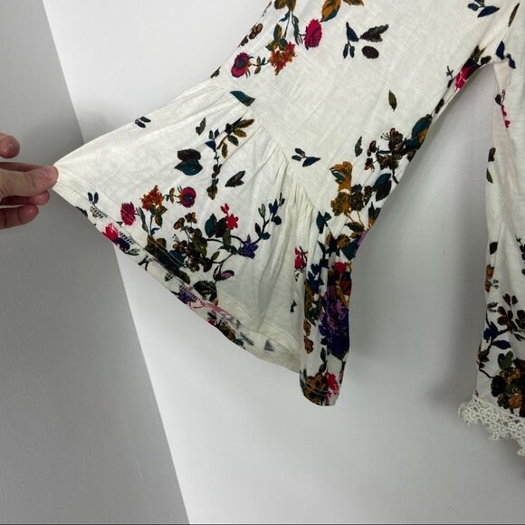 Luq Bohemian Bell Sleeve Off Shoulder Eyeshadow Crochet Trim Top Size Small Boho - Picture 7 of 13